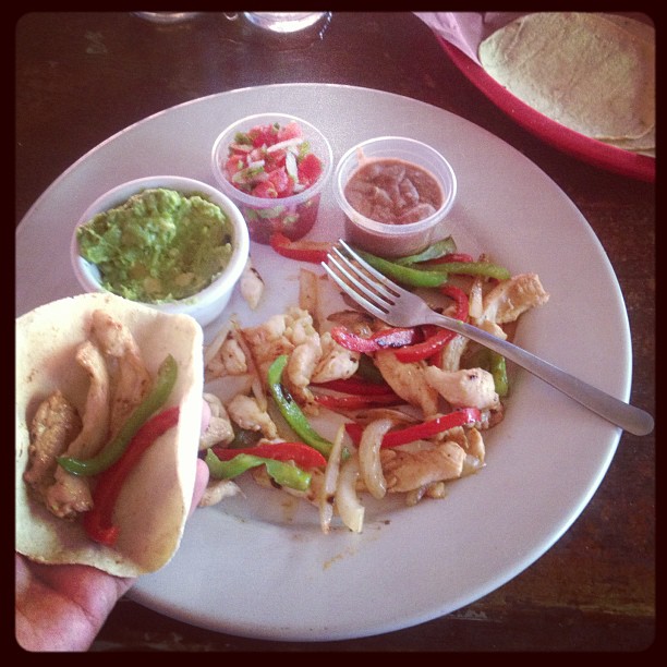 Eating mexican fajitas with corntortilla :) @renatolopez1 @daddas