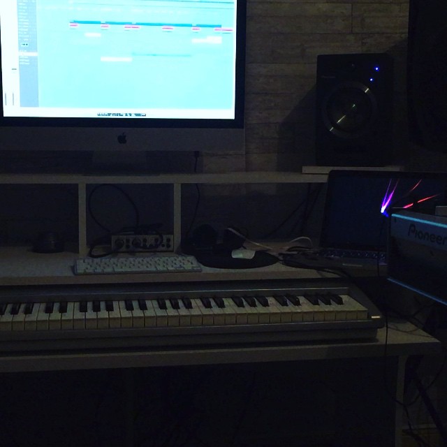 Deep Freak Zeb :) testing sound in The studio ;)