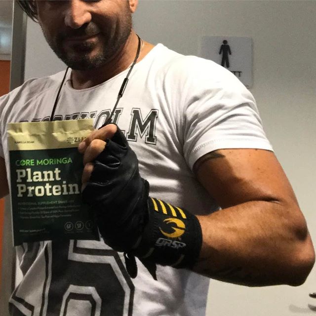 One big Part of the dj life is to stay healthy. So there will be posts from gym, food and health. ! Second week on the new plant protein from Zidja!  I do feel that i recover faster and can push my self I little more.  So that's a good start! I'll guess it's the 9 different aminos in it. Core!  Moringa Power! #zijalife